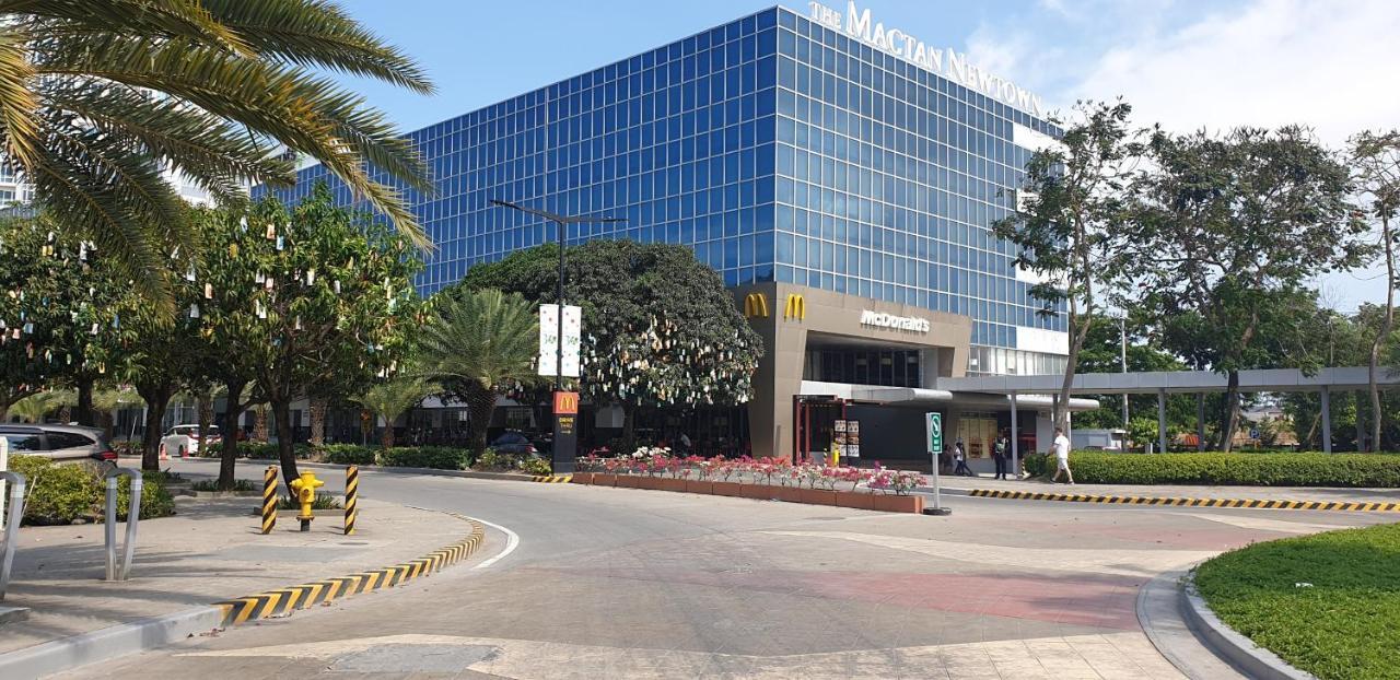 Mactan Newtown Condo With Garden And Ocean View 8Newtown Blvd Lapu-Lapu City Esterno foto