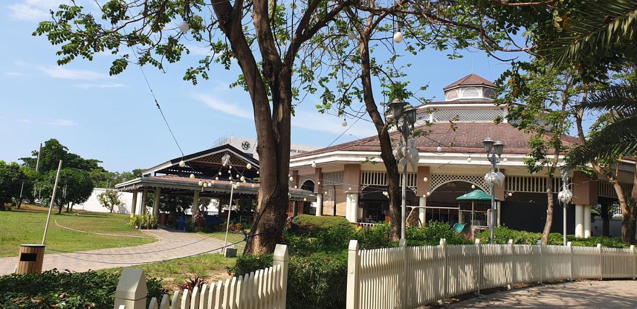 Mactan Newtown Condo With Garden And Ocean View 8Newtown Blvd Lapu-Lapu City Esterno foto