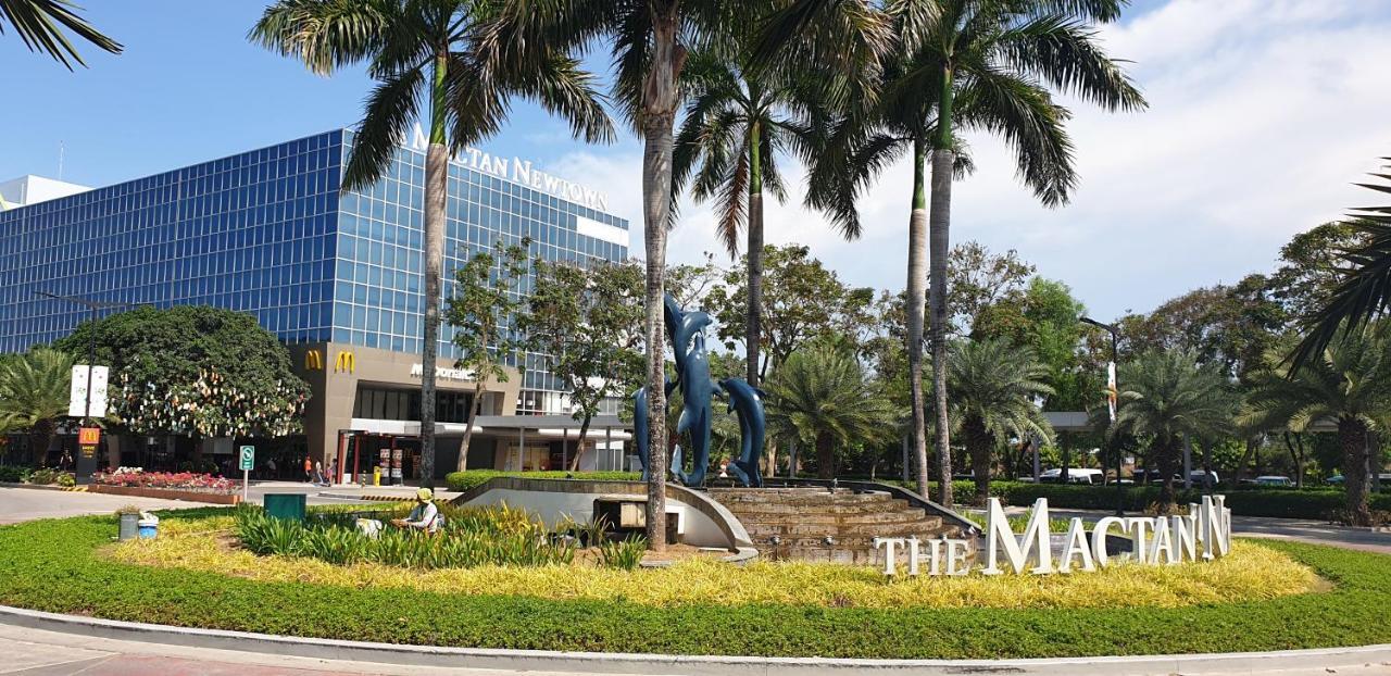 Mactan Newtown Condo With Garden And Ocean View 8Newtown Blvd Lapu-Lapu City Esterno foto