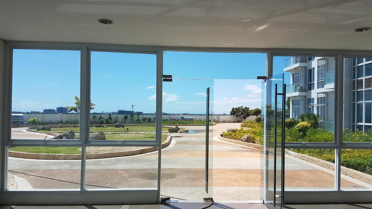 Mactan Newtown Condo With Garden And Ocean View 8Newtown Blvd Lapu-Lapu City Esterno foto